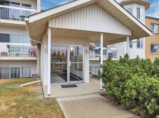 Cedarbrae Gardens, Edmonton, AB T6J 0R5