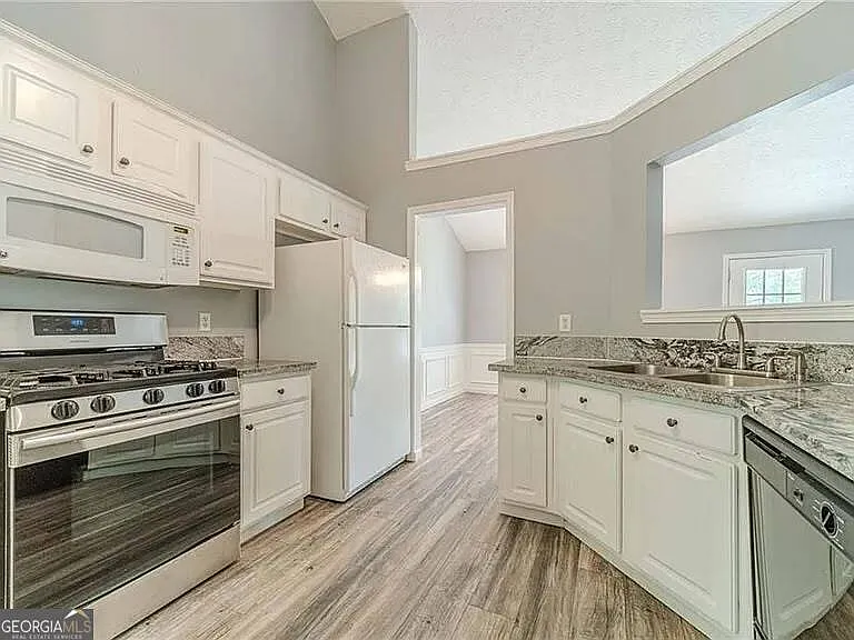1607 Amhearst Walk Rd — Photo 5