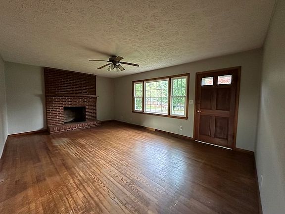 4th image of 296 Gladeview Dr