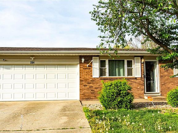 2nd image of 204 Riverwoods Cv