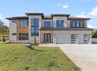 550 Versailles Dr, Auburn, GA 30011