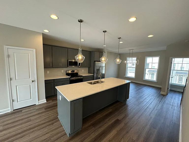 3427 Monterey Dr — Photo 6