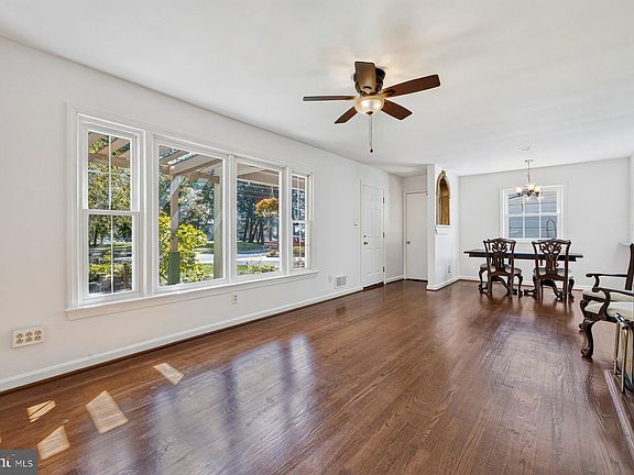 3rd image of 6702 Lenclair St