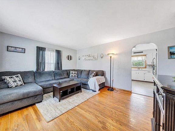 3rd image of 301 Lynn Haven Cir