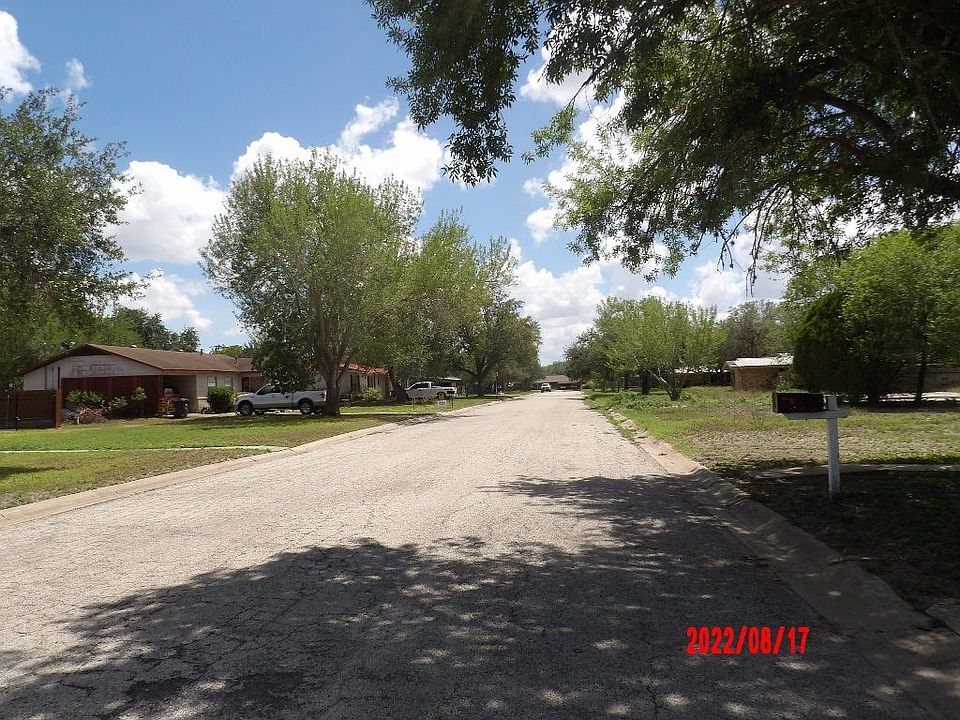 702 S 8th St, Kenedy, TX 78119 Zillow