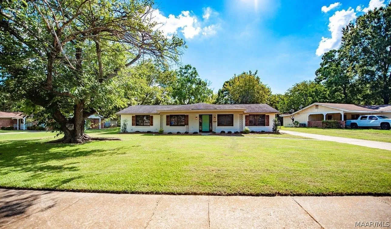 4 bed, 2.0 bath, 1690 sqft, $1,350 — Photo 1