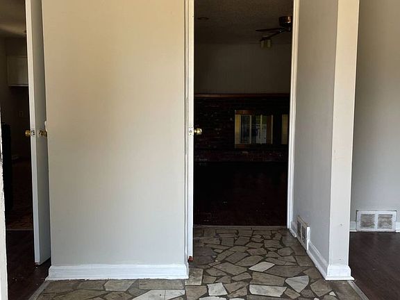 3rd image of 4860 Chuck Ave