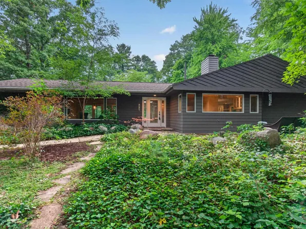 1819 Timber Lane Dr, Traverse City, MI 49686