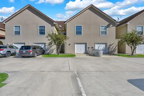 13 Regency Point Photo 1