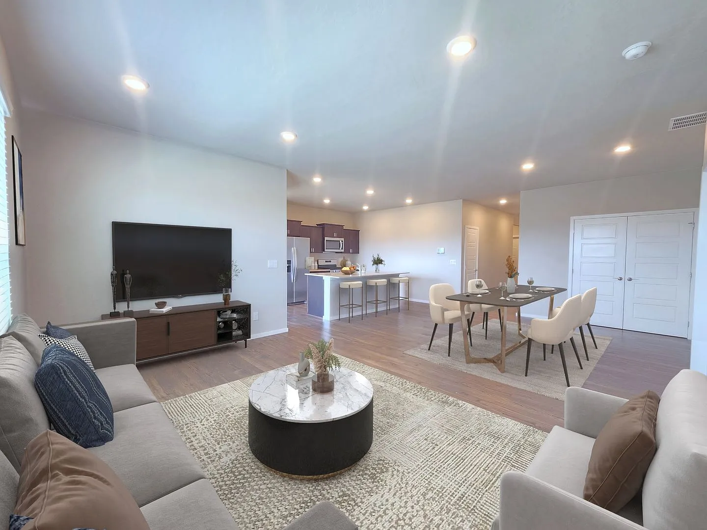 $2,700 - 3 Bed / 2 Bath Gorgeous Single Level Home with Beautiful Views — Photo 2