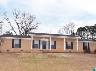 1100 Sugarloaf Ln, Anniston, AL 36207