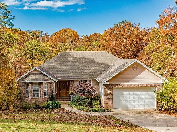 2nd image of 56 Tewkesbury Circle Dr