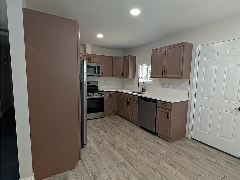 2800 Dalecrest Dr — Photo 3