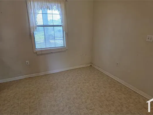3 bed, 1200 sqft, $850 — Photo 2