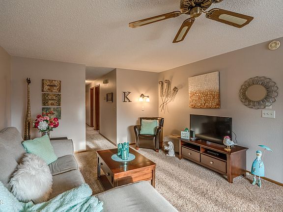 4th image of 1821 S Grandview Ln APT 5