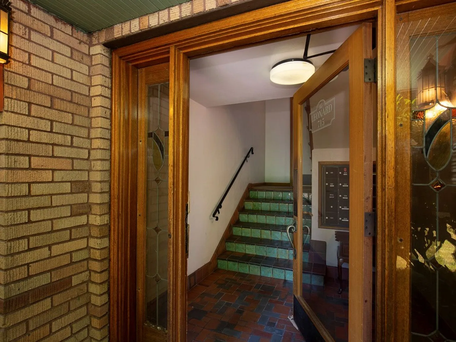 Leonard Apartments — Photo 2