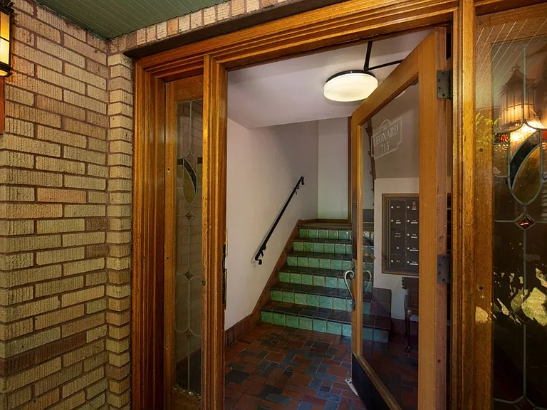 Leonard Apartments — Photo 2