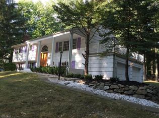 220 Donnybrook Dr, Allendale, NJ 07401