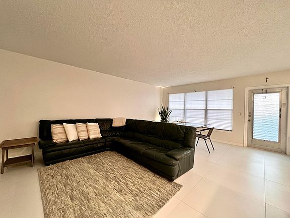 4th image of 102 Greenbrier C
