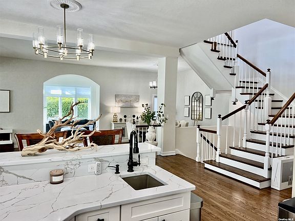 3rd image of 8 Long Meadow Ln #1