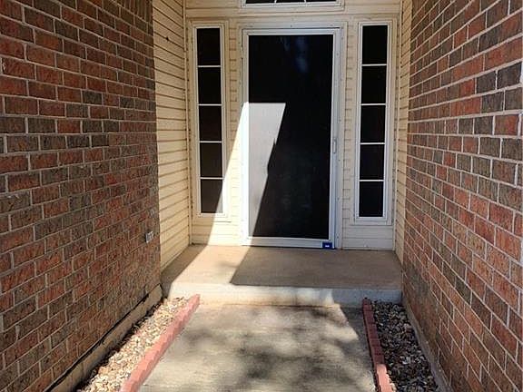 2nd image of 1709 Creekside Ct