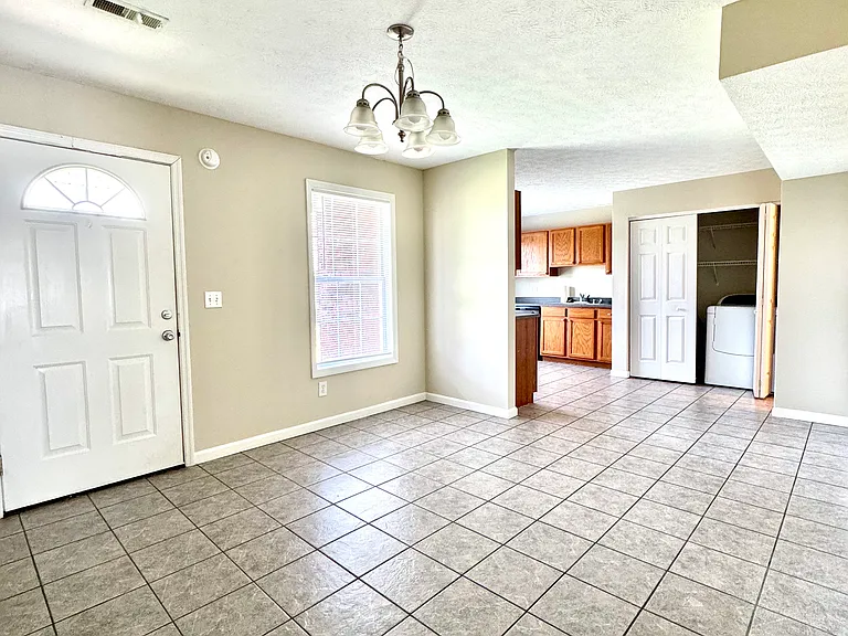 638 Hampton Way #B — Photo 17