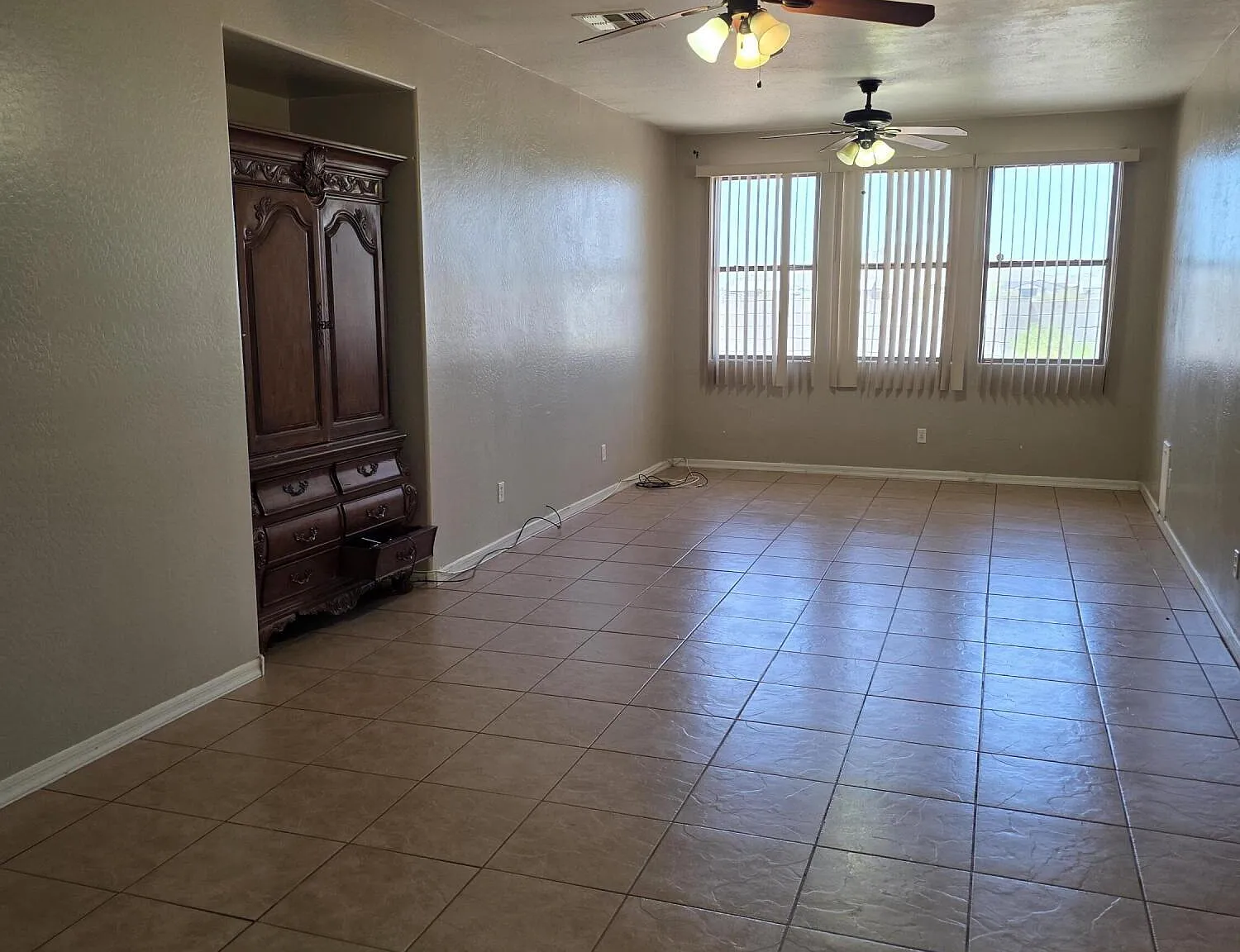 3 bed, 2.0 bath, 1131 sqft, $1,600 — Photo 3
