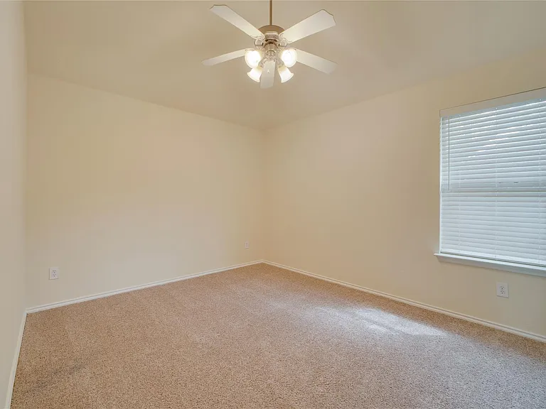 121 Park Ln — Photo 25
