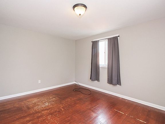 4th image of 404 E 215th St
