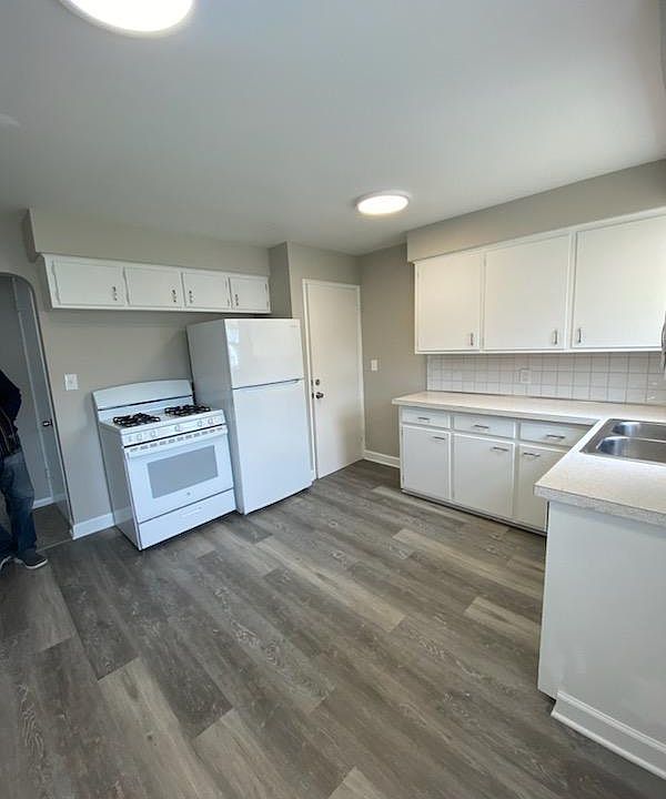 1st image of 2083 Ferndale Ave