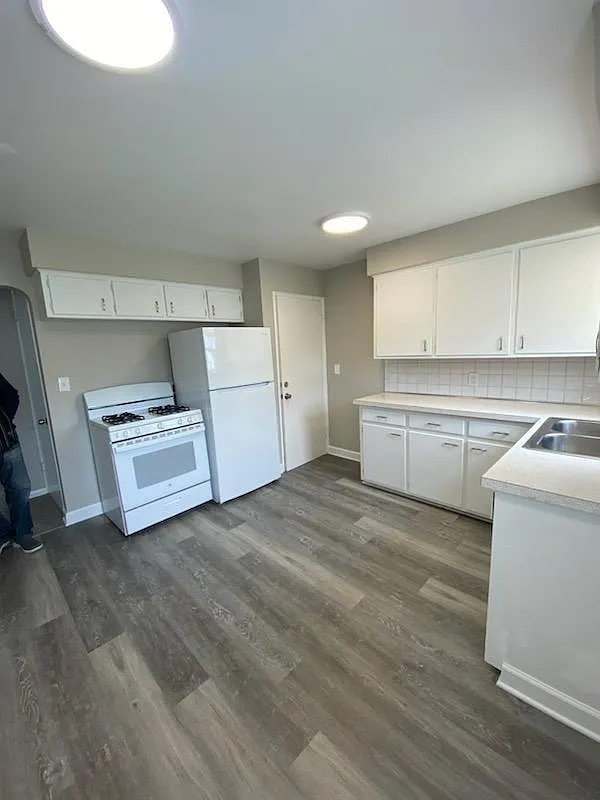 2083 Ferndale Ave photo 1