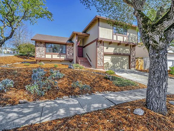 3rd image of 4922 Heather Glen Circle