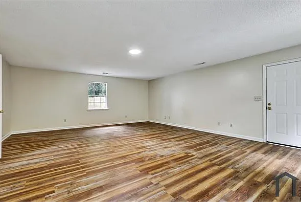 6211 Ward Rd — Photo 31