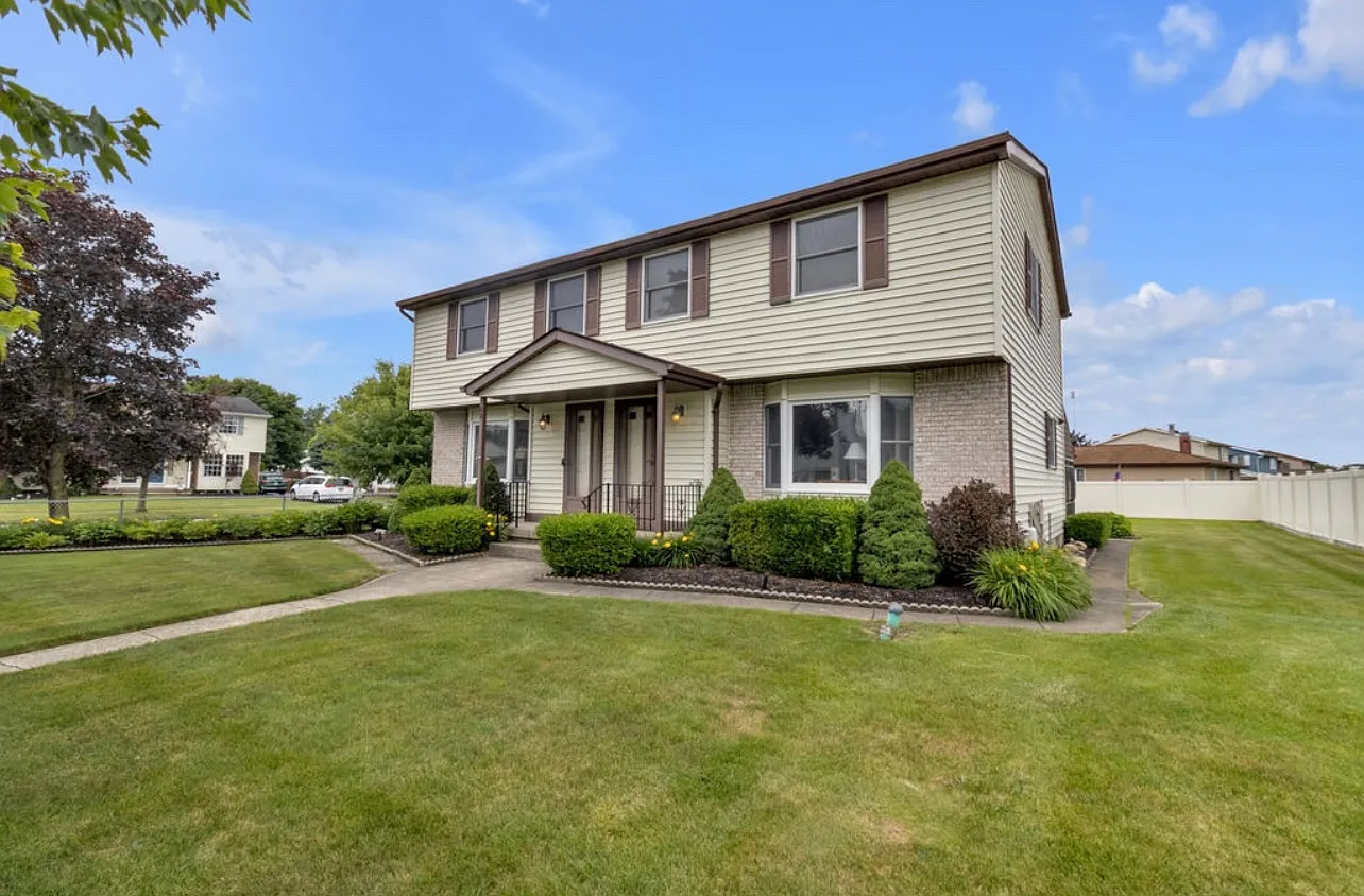 82 Hillpine Rd — Photo 3