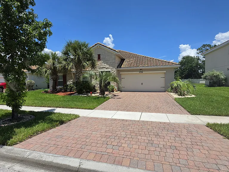 3729 Isles Arbor Ln — Photo 2