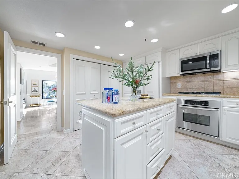 67 Sea Island Dr — Photo 8