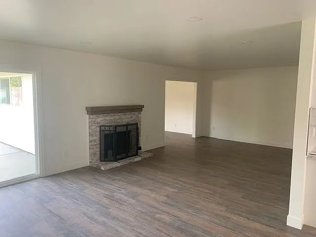3 bed, 1596 sqft, $2,700 — Photo 2