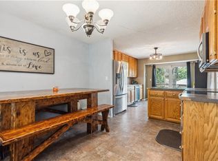 806 SE 14th St, Oak Grove, MO 64075