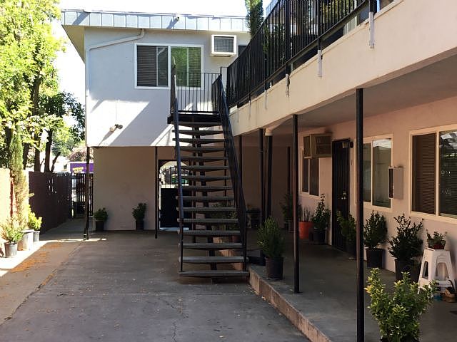 1st image of 400 W Lockeford St APT 7