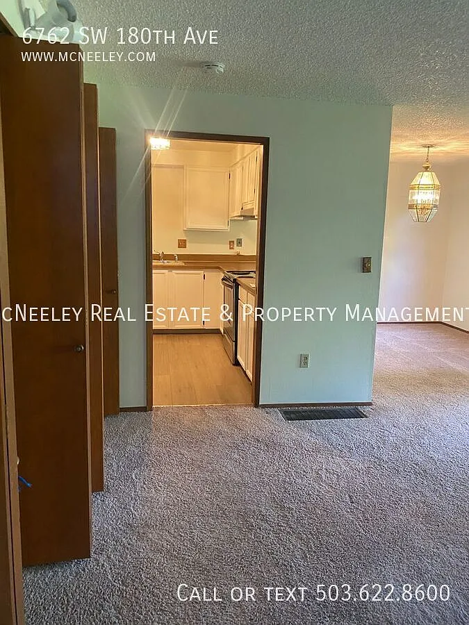 Spacious Beaverton Townhouse! — Photo 3