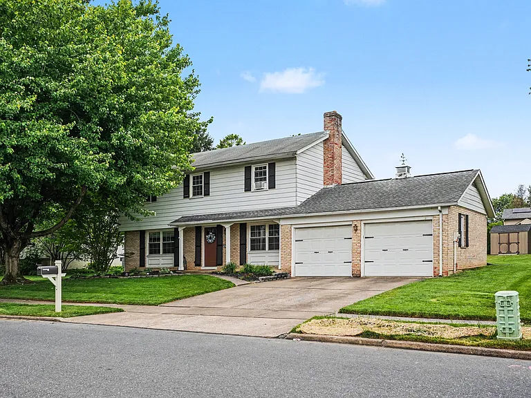 413 Pawnee Dr — Photo 2
