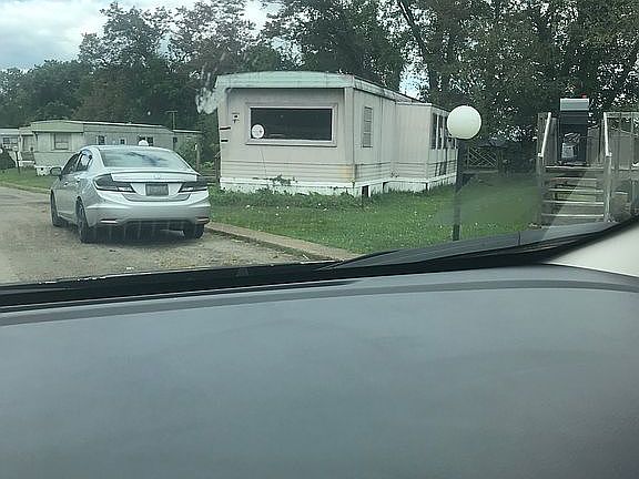 3rd image of 10 Applewood Dr