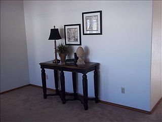 4th image of 451 Bitterbrush Dr