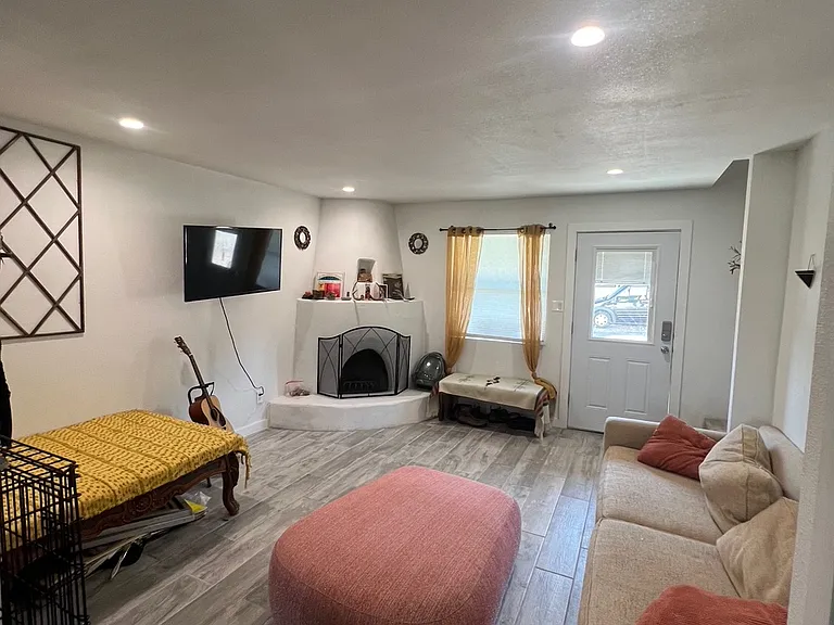 3202 Rufina St #F — Photo 2