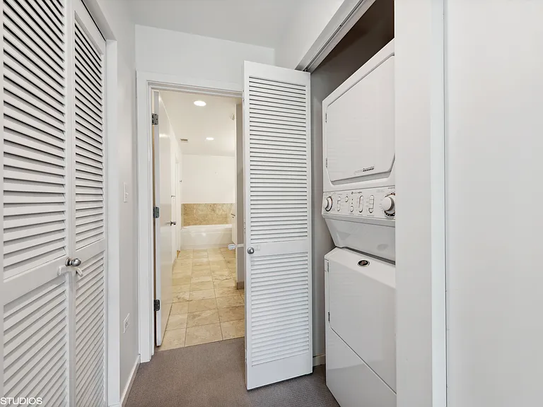 1422 N La Salle St #302 — Photo 12