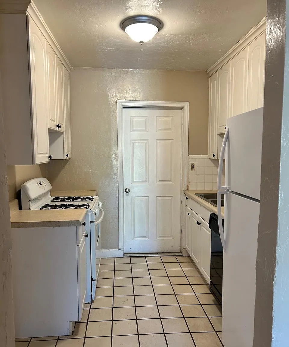 2 bed, 836 sqft, $1,150 — Photo 4