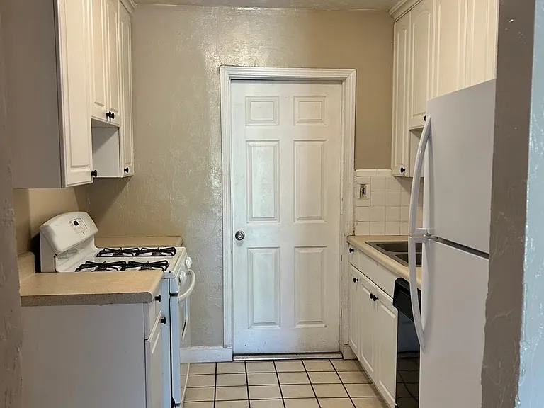 727 California St — Photo 4