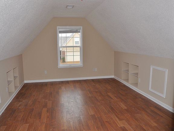 4th bedroom or bonus room w/ closet