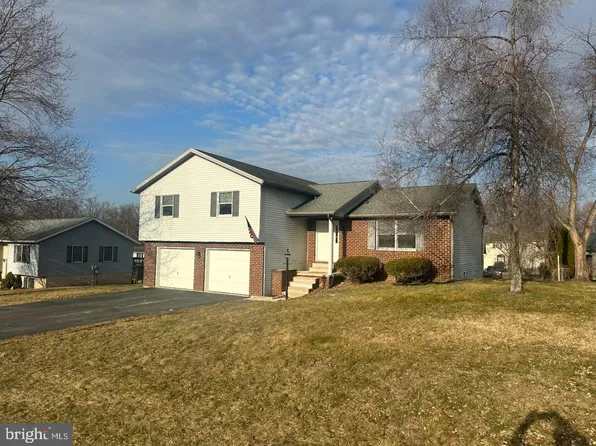 2799 Fillmore Dr, Chambersburg, PA 17201