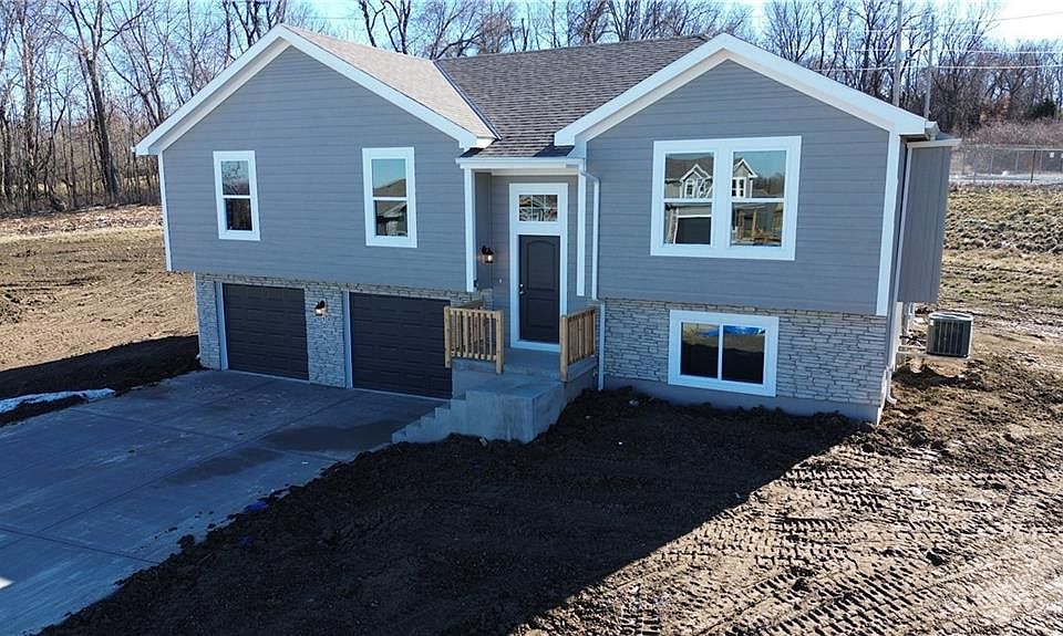 1st image of 1204 SW Burns Ct